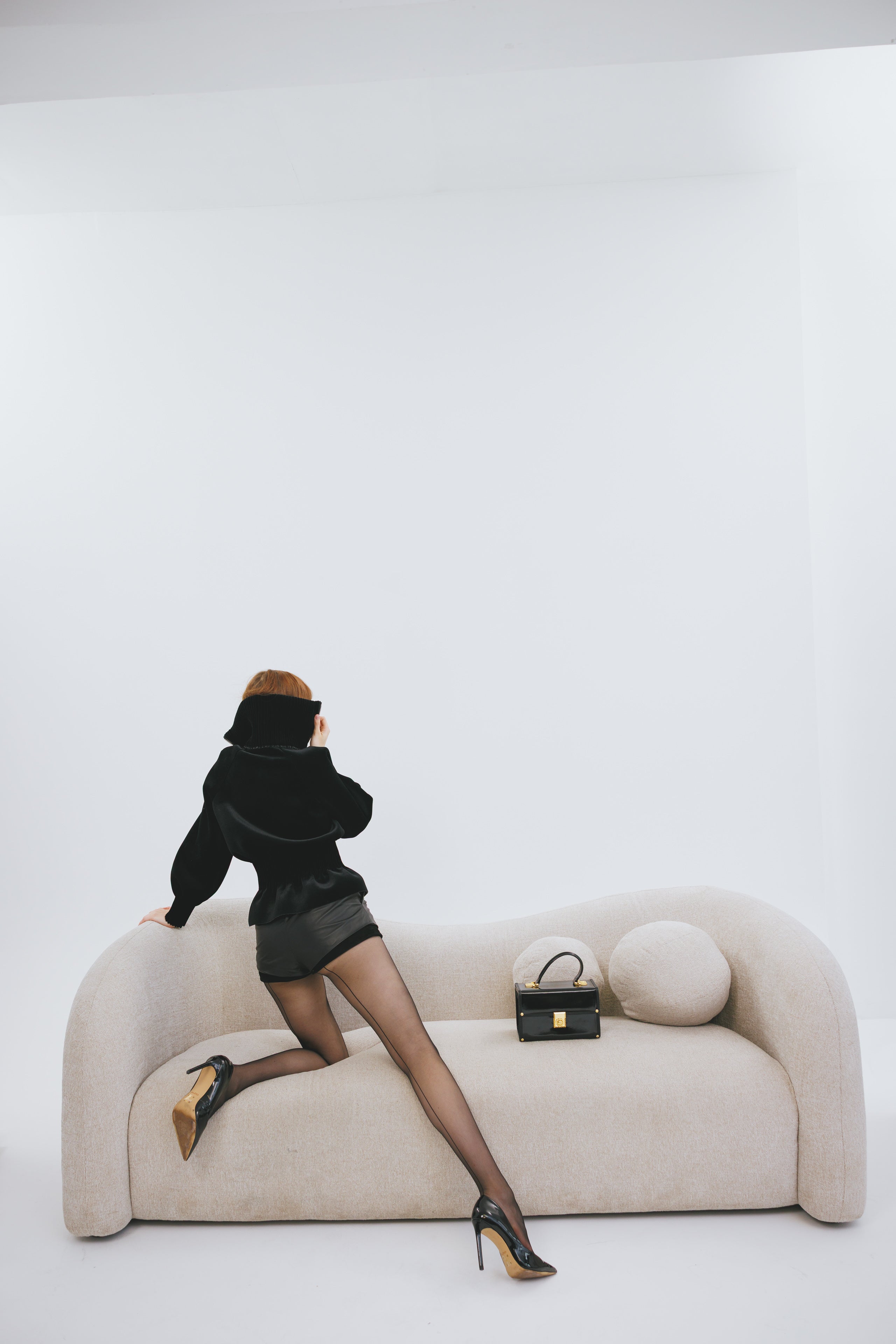 Sametist peplum bomber